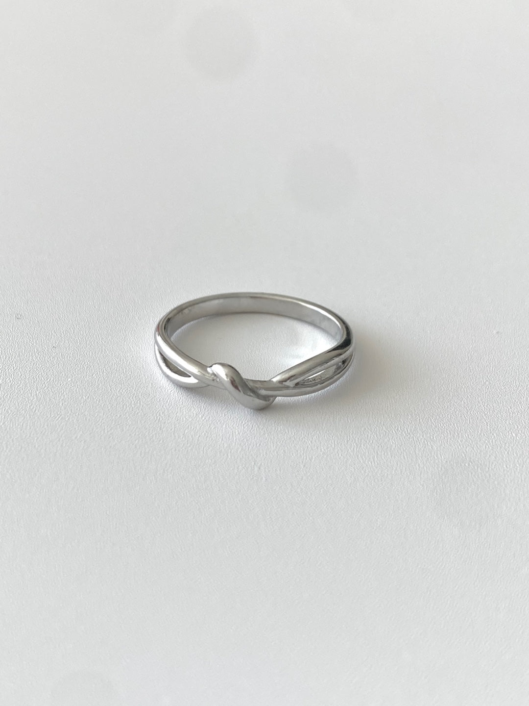 Simple twisted ring