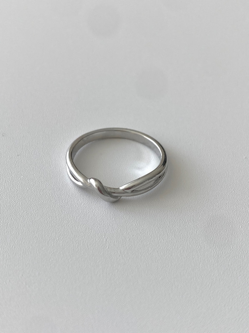Simple twisted ring