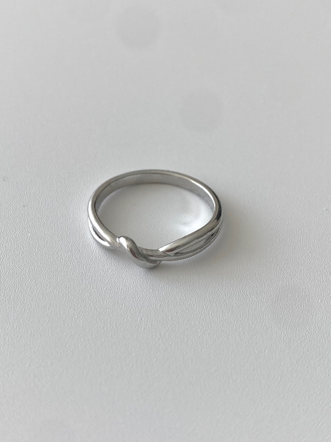 Simple twisted ring