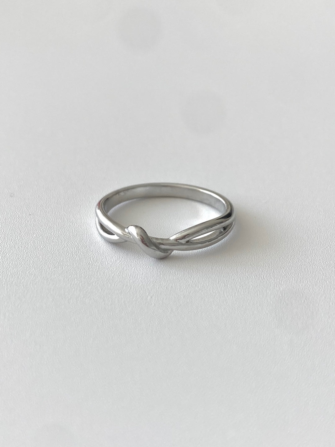 Simple twisted ring