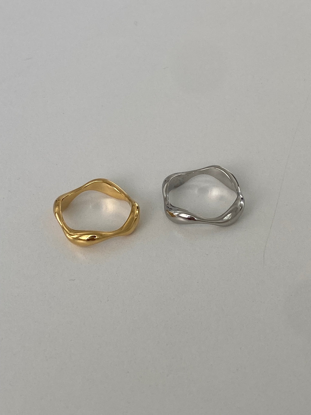 Fluid bold ring