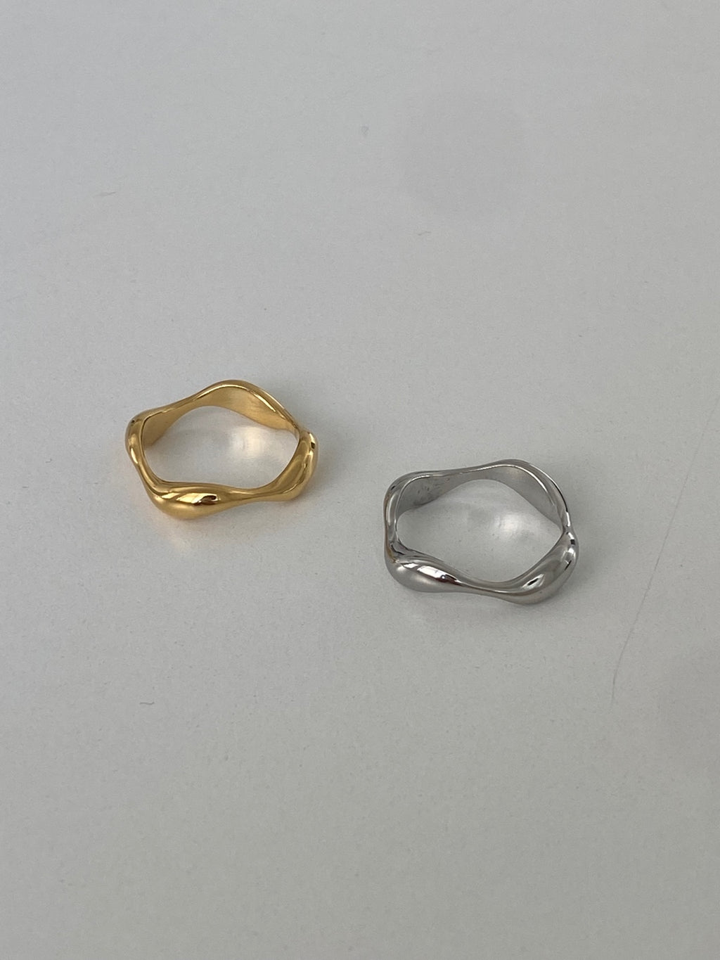 Fluid bold ring