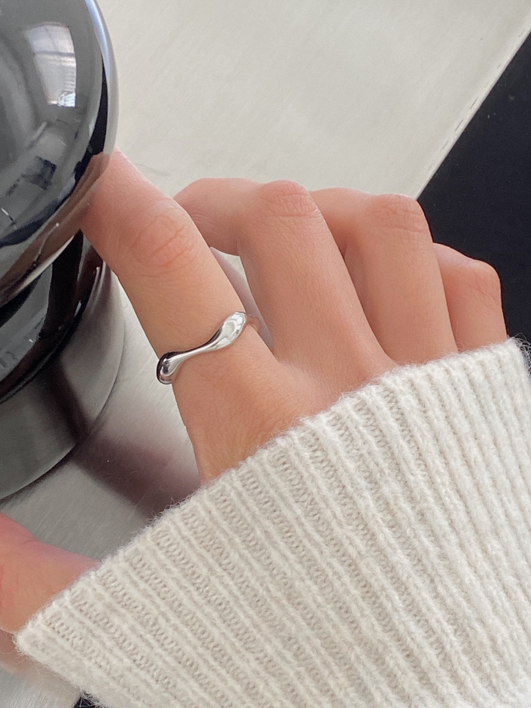 Fluid bold ring