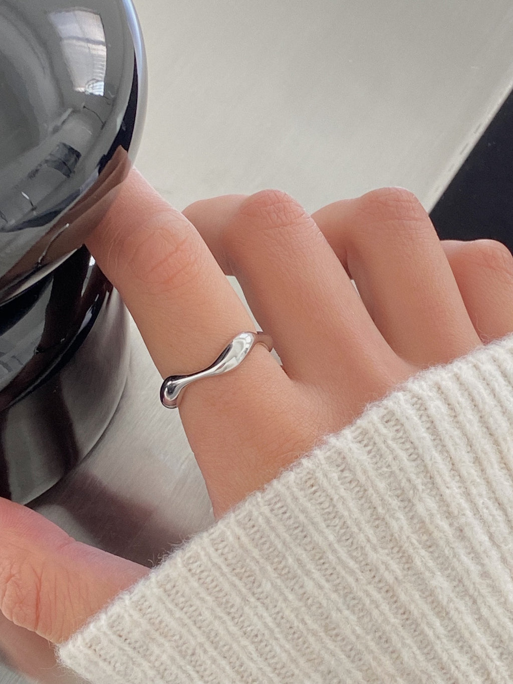 Fluid bold ring