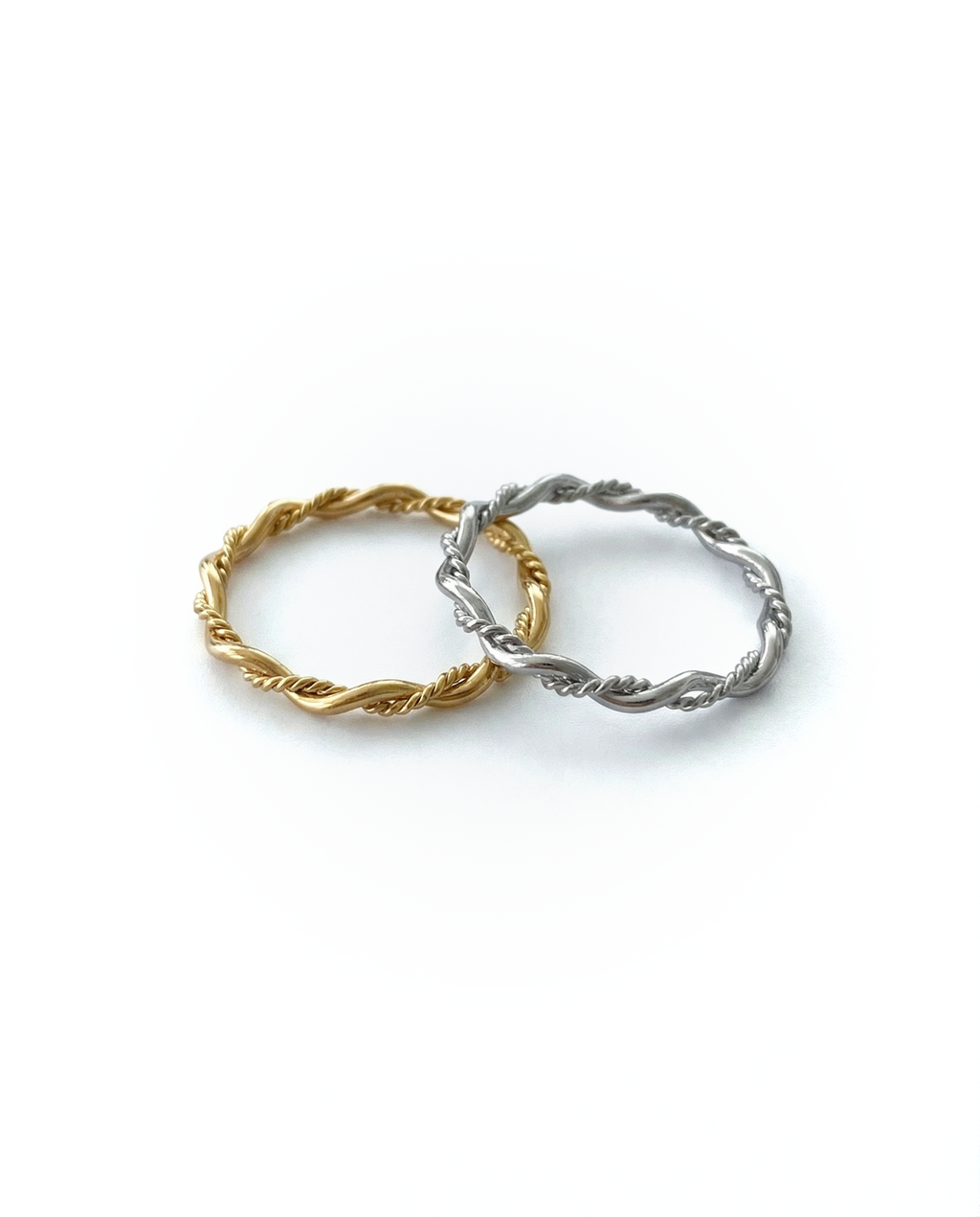 Leaf twist thin ring